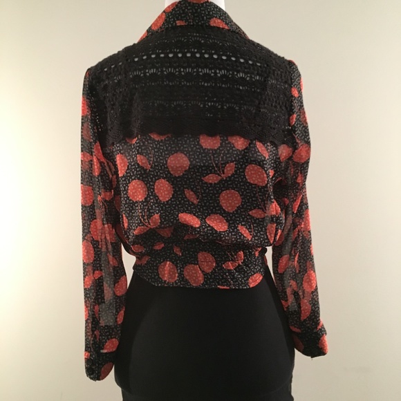 ๐ Vintage 90s Tie Up Blouse - Picture 3 of 8